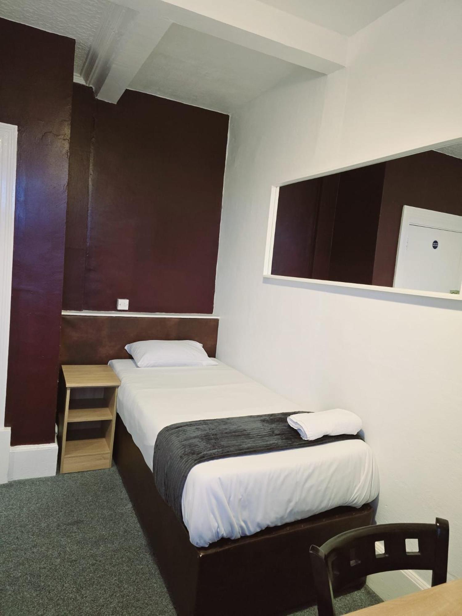 Kingswood Hotel Мейденхед Экстерьер фото