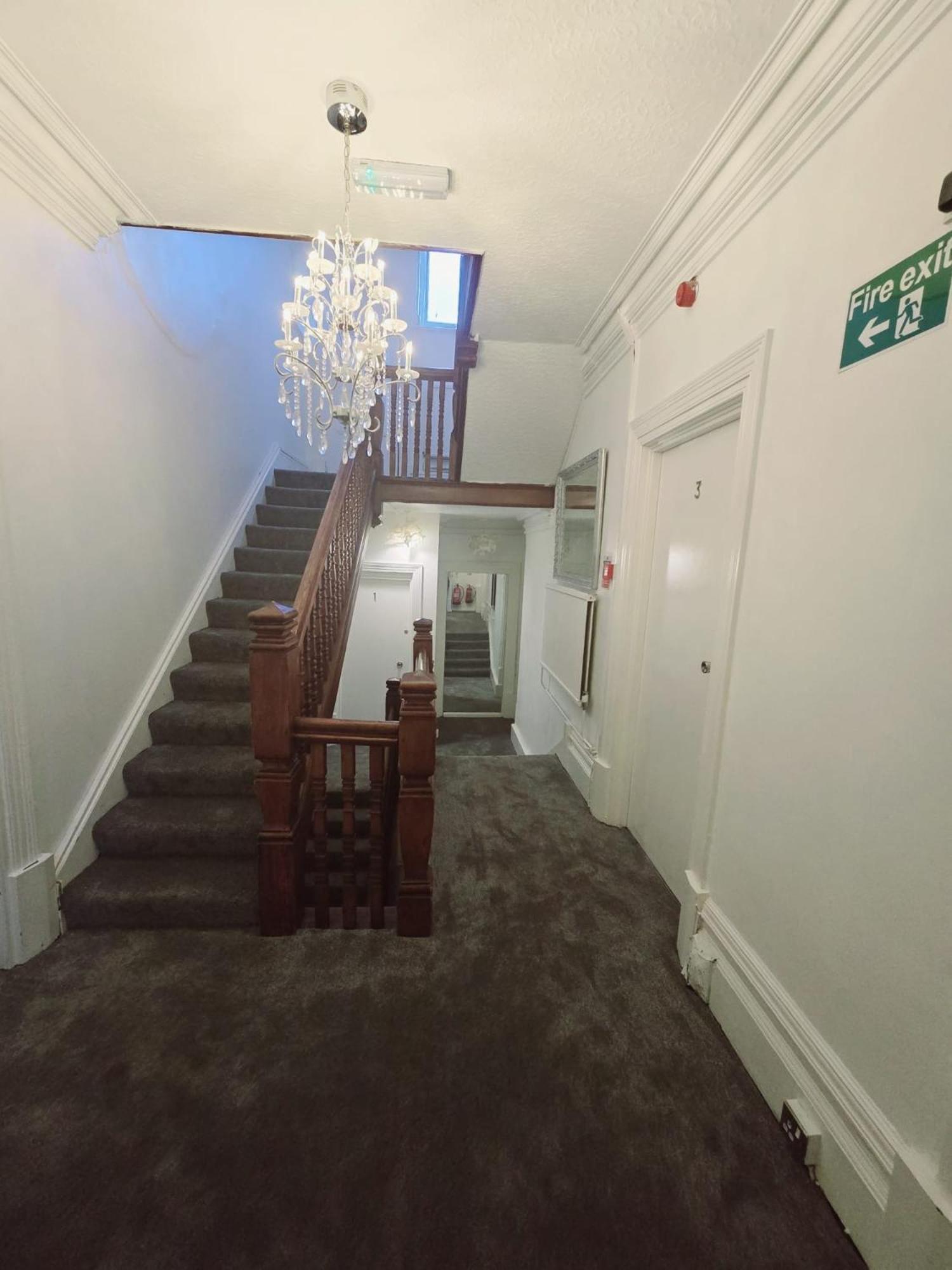 Kingswood Hotel Мейденхед Экстерьер фото